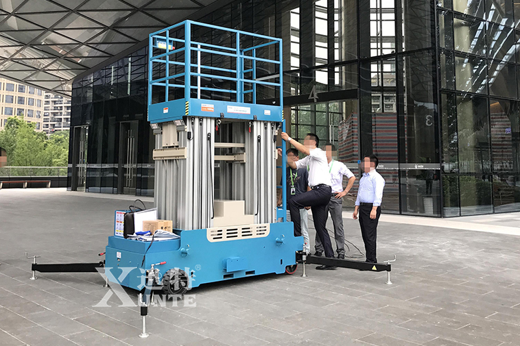 齊齊哈爾三農(nóng)產(chǎn)品展覽中心說迅特多柱鋁合金升降機讓工作更方便